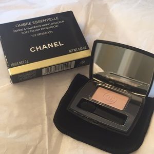 CHANEL Makeup - CHANEL OMBRÉ ESSENTIELLE Soft Touch Eyeshadow CHANEL Makeup - CHANEL OMBRÉ ESSENTIELLE Soft Touch Eyeshadow